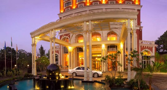 Luxury Green Hotels :)