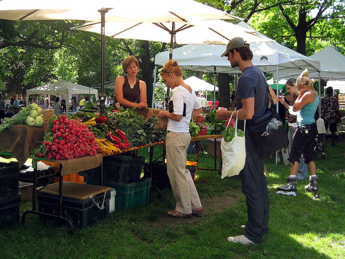 Local foods create more vibrant communities by connecting people ;)