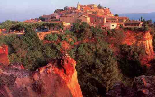 The ocre-red village of Roussillon is one of the most beautiful village, with its red rocks, red stone buildings and red tile roofs.